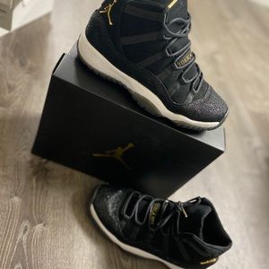 AIR JORDAN 11 GS PRM HEIRESS BLACK STINGRAY